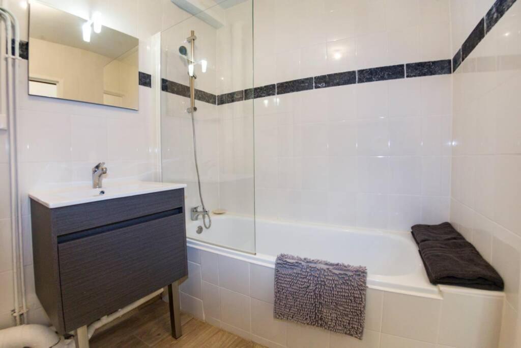 L'Escale - Topdestination-Bourg - Centre Ville - Classe 3 Etoiles Екстериор снимка